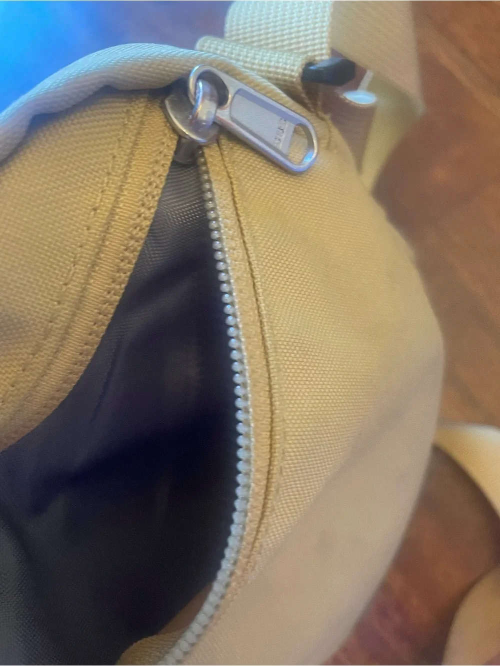 The North Face Jester Crossbody Bag Khaki Bungee Sling Purse OS *Stains